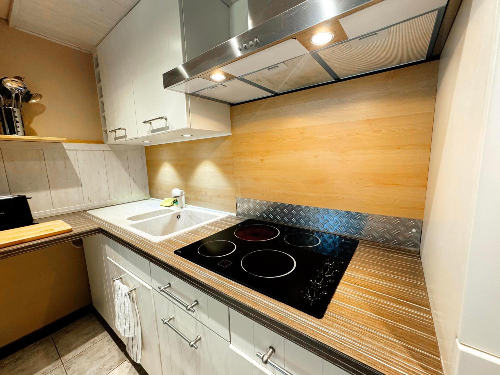 Capsule Lotus-Balneo-Sauna-Billard-Nintendo Hastiere-par-dela Exteriör bild