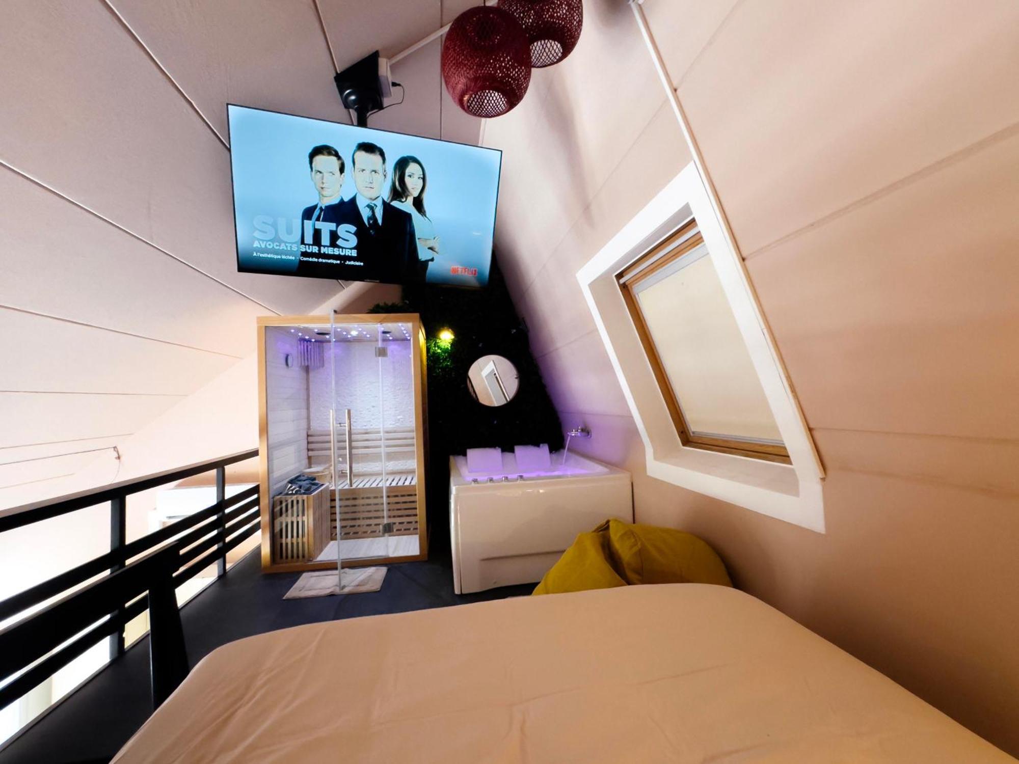 Capsule Lotus-Balneo-Sauna-Billard-Nintendo Hastiere-par-dela Exteriör bild