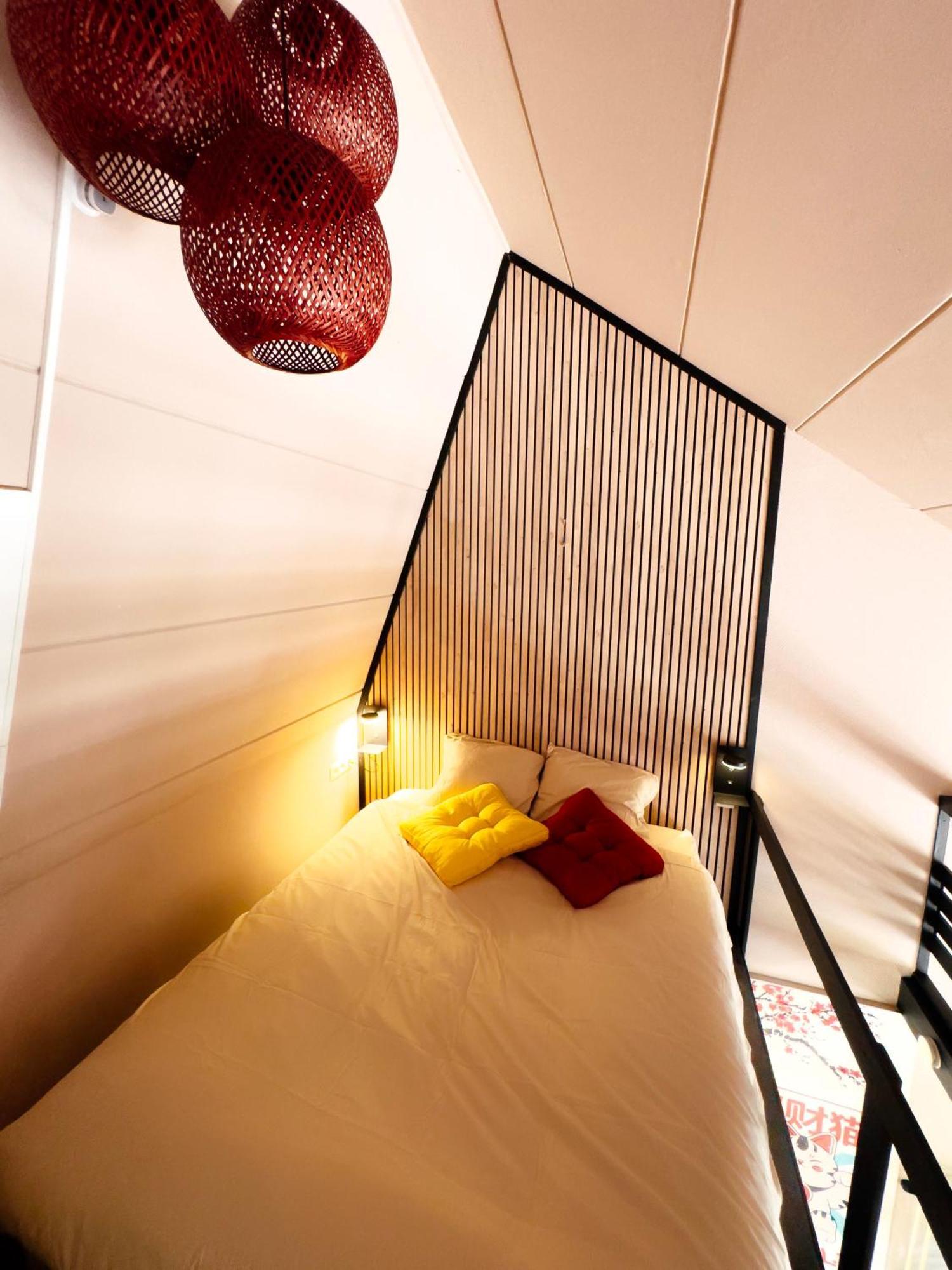 Capsule Lotus-Balneo-Sauna-Billard-Nintendo Hastiere-par-dela Exteriör bild